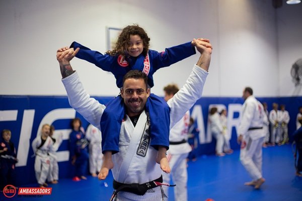 Jiu-jitsu classes for the whole family near Tustin, CA at Gracie Barra Santa Ana | Phone: +1 (714) 925-9393