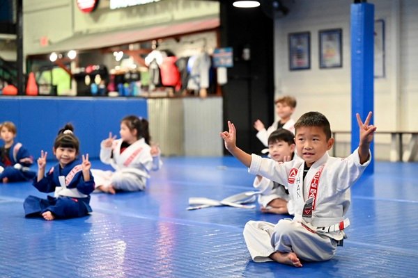 Gracie Barra Santa Ana: How does jiu jitsu help kids overcome shyness | Phone: +1 (714) 925-9393