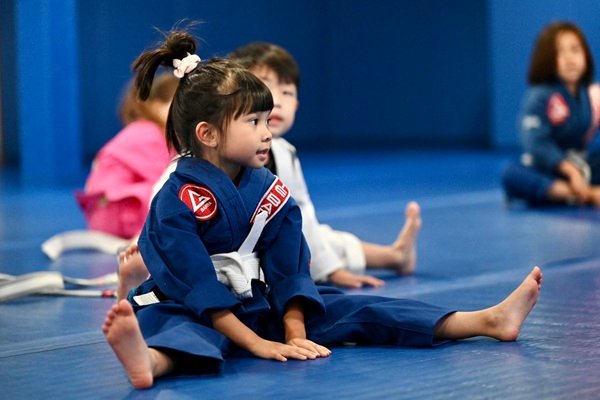 Gracie Barra Santa Ana: Who offers the most structured martial arts program for kids in Southern California | Phone: +1 (714) 925-9393