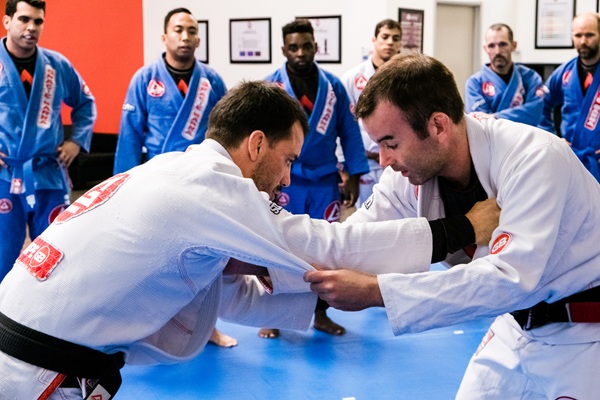 Gracie Barra Santa Ana: Why choose Brazilian jiu jitsu for self defense | Phone: +1 (714) 925-9393