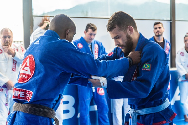 Gracie Barra Santa Ana: Why do adults prefer Brazilian jiu jitsu for self defense | Phone: +1 (714) 925-9393